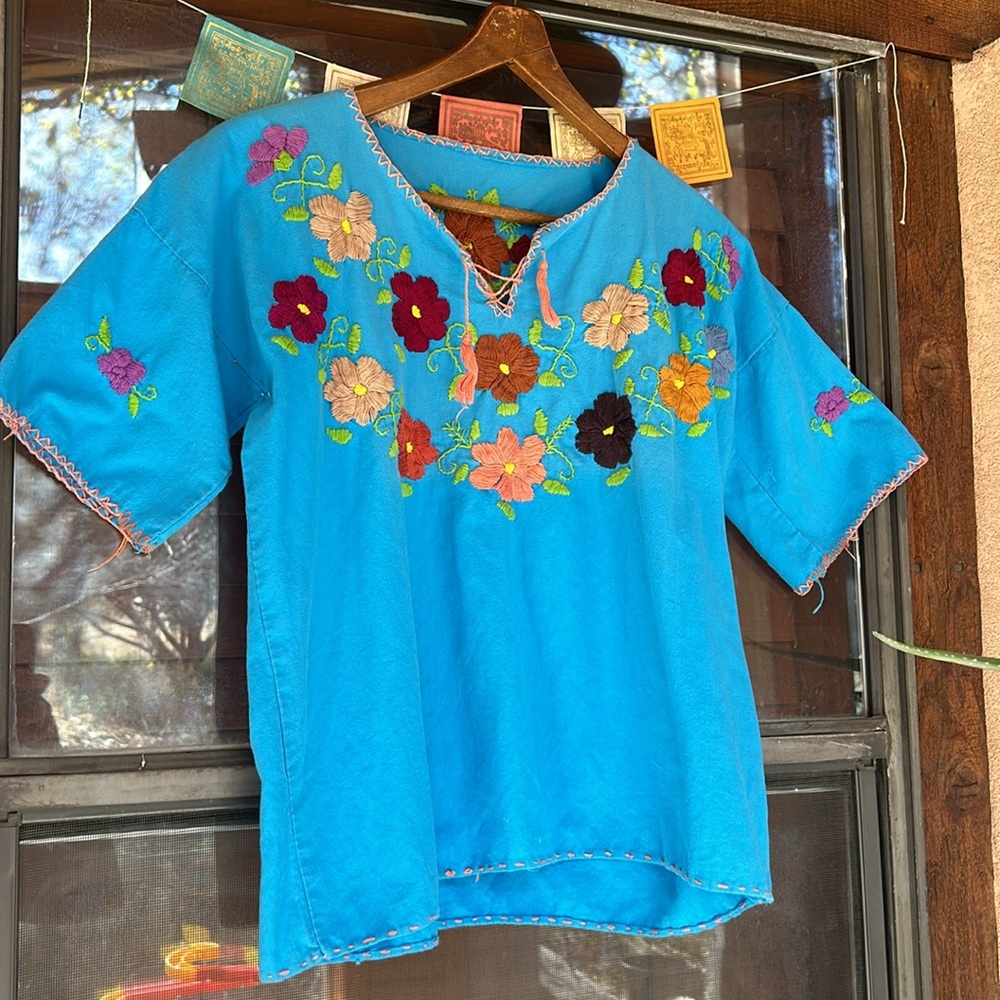 Women’s Vintage Bright Sky Blue & Multicolored Embroidered Floral Top Small/Med